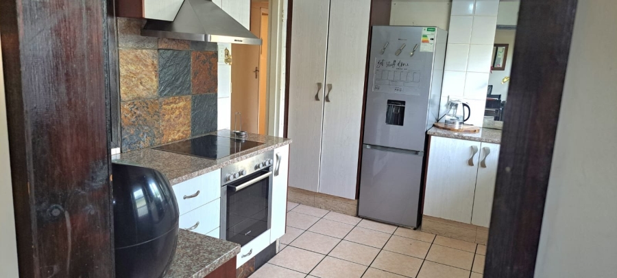 5 Bedroom Property for Sale in Lansdowne Western Cape